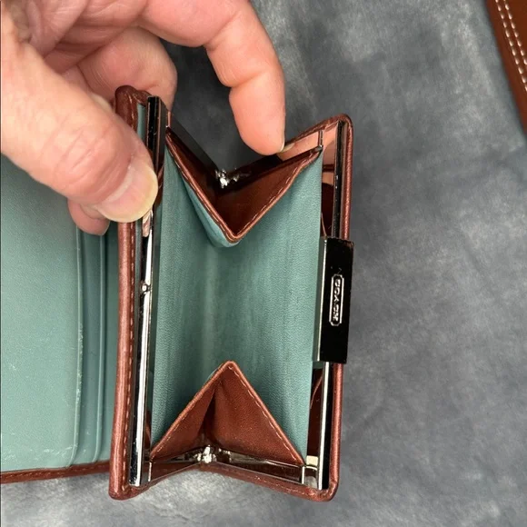 Coach Leather Shoulder Bag in Cognac Brown - Classic Women's Handbag - Picture 8 of 9